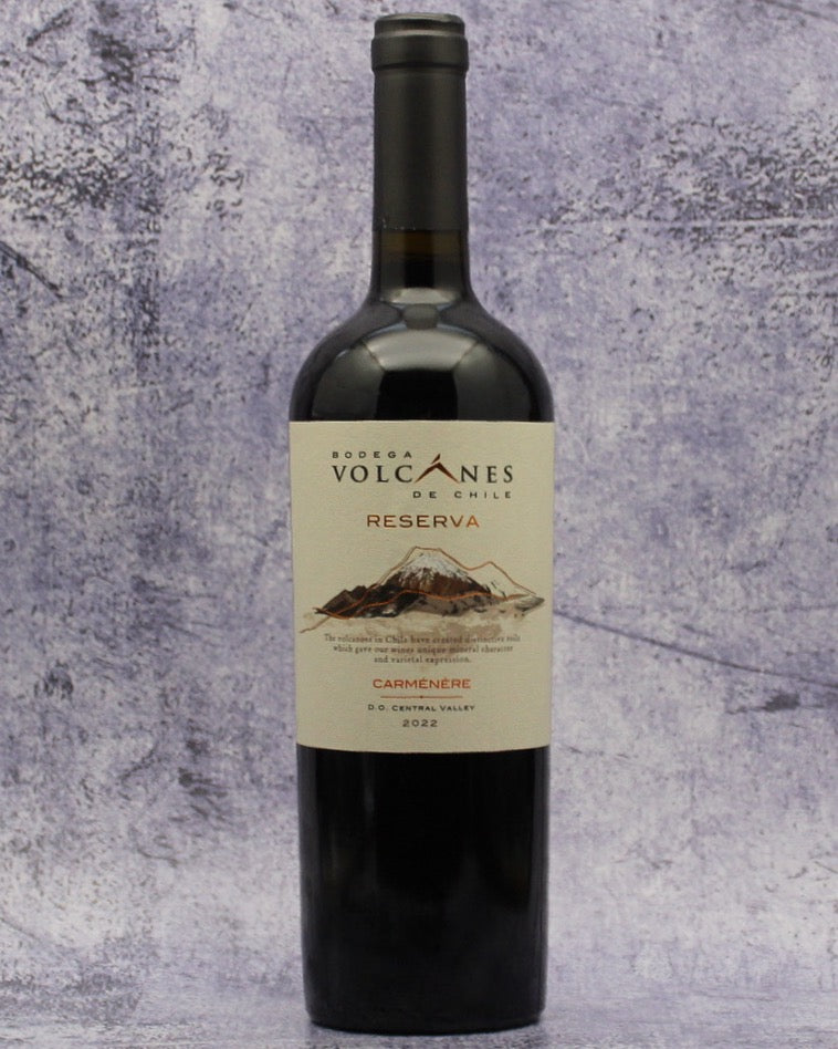 2022 Bodegas Volcanes Reserva Carmenere